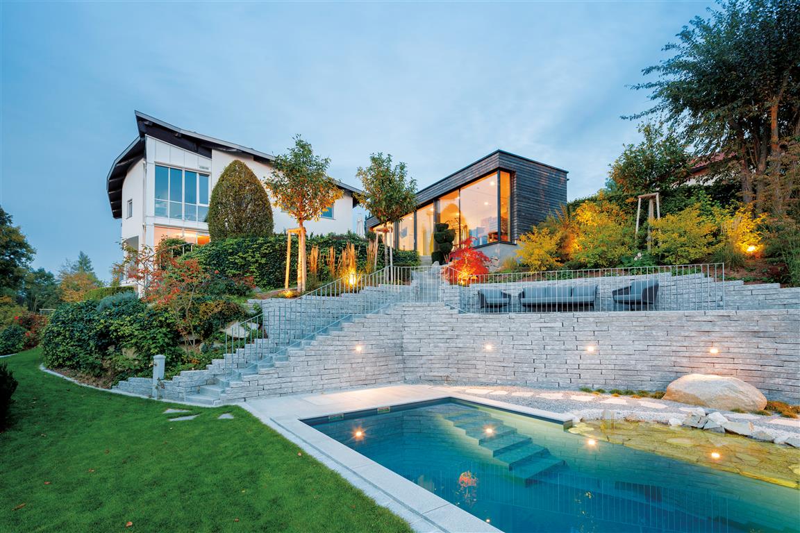 Erfrischende Idee: Naturpools aus Vorfertigung